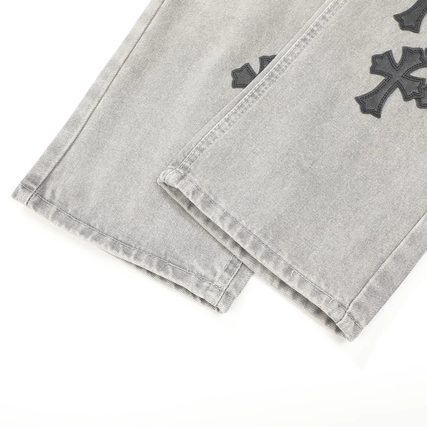 P230 Chrome Hearts CH Chrome Hearts Heavy Industry Damaged High Street Jeans exude unruly personality and unique charm. Every wear and tear is carefully designed to present a unique artistic feel. Made of imported denim fabric, which has undergone heavy industrial washing and damage treatment, the trousers show a super cool effect on the upper body, allowing you to dominate the fashion stage.  This is more than just a pair of jeans, it is an expression of attitude. With its unique design concept and ultimate pursuit of details, Croxin breaks traditional boundaries and defines the jeans trend in the new era. The trousers are made of double-layer woven fabric and matched with customized hardware, showing an incomparably beautiful and unique style, making every wearer the focus of fashion. Imported denim fabric, super heavy-duty washed and damaged, the upper body is super cool! Customized hardware. Unbeatable and beautiful style. The production process is difficult. Full of high street feel. Color: Gray Size: S M L XL XXL